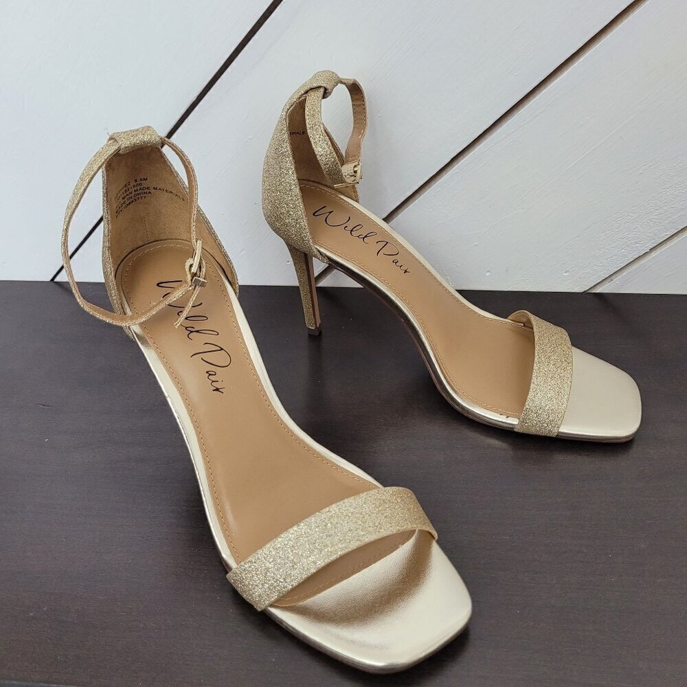 NEW Wild Pair Bethie2 Light Gold Glitter Women's 8.5M  Ankle Strap Heels Sandals